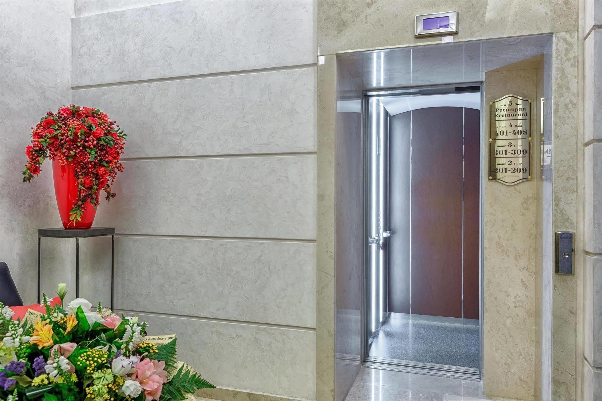 Alarus Luxe Hotel Odesa Exterior photo