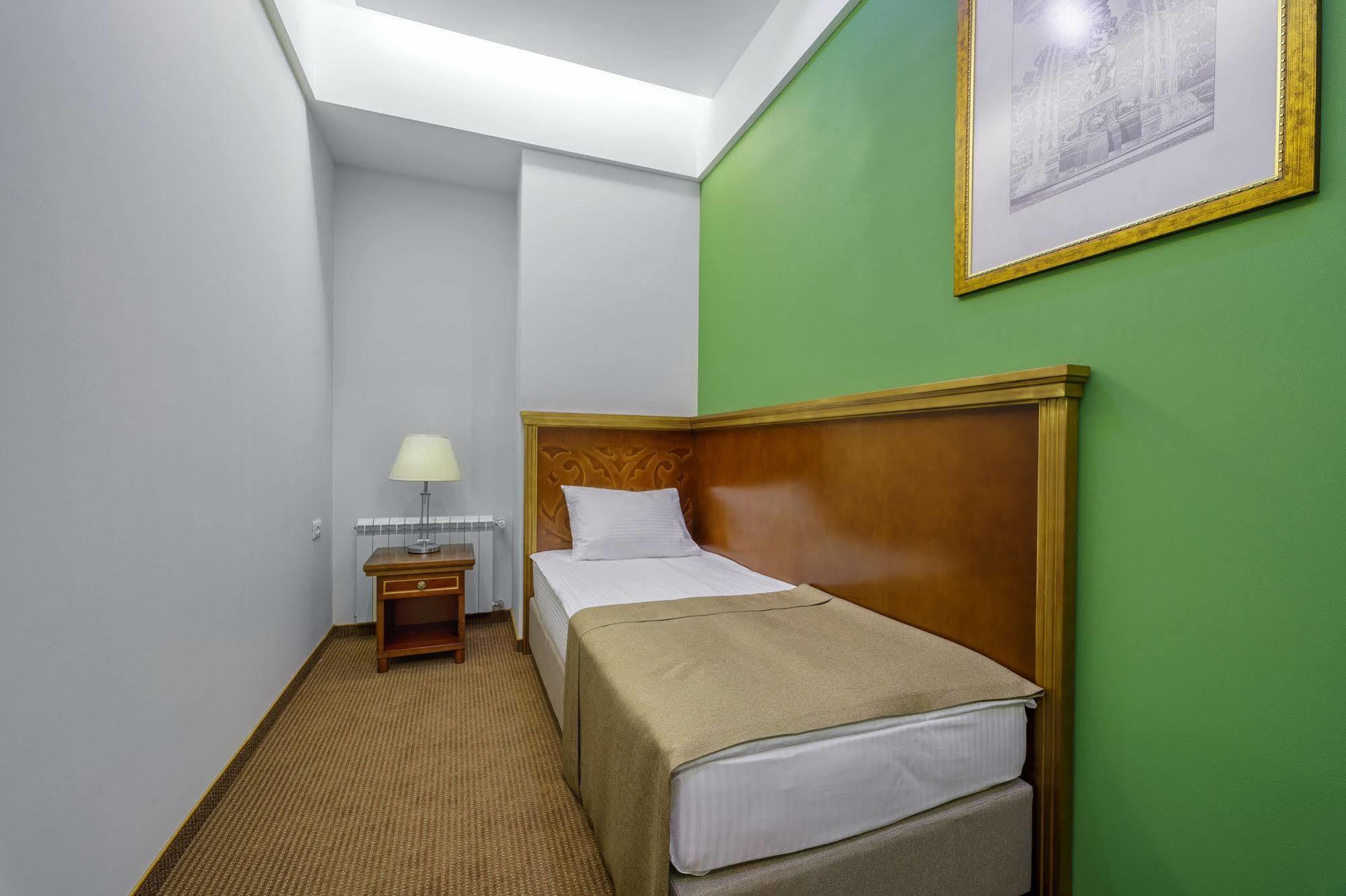 Alarus Luxe Hotel Odesa Exterior photo