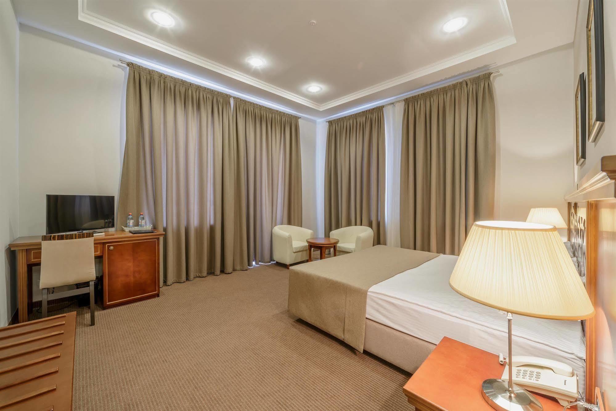 Alarus Luxe Hotel Odesa Exterior photo