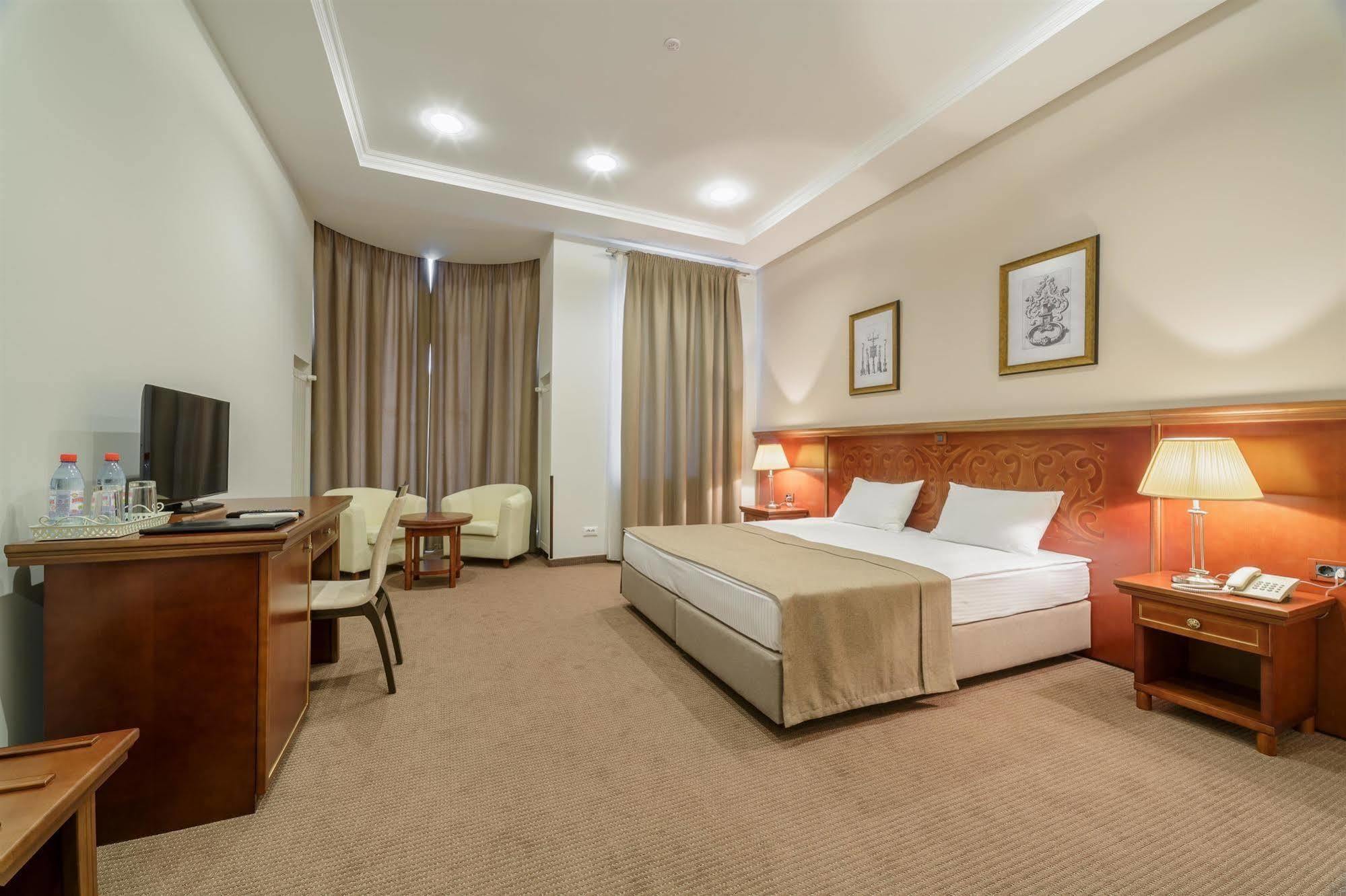 Alarus Luxe Hotel Odesa Exterior photo