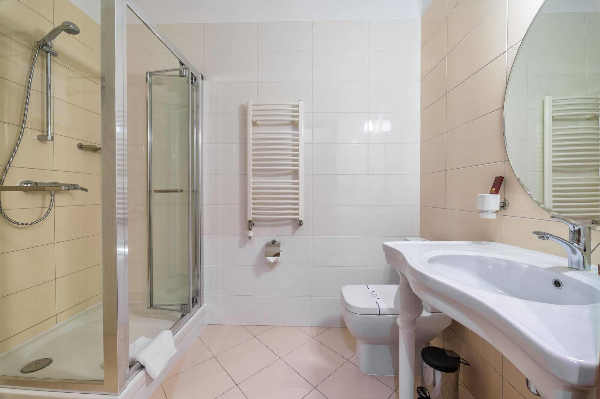 Alarus Luxe Hotel Odesa Exterior photo