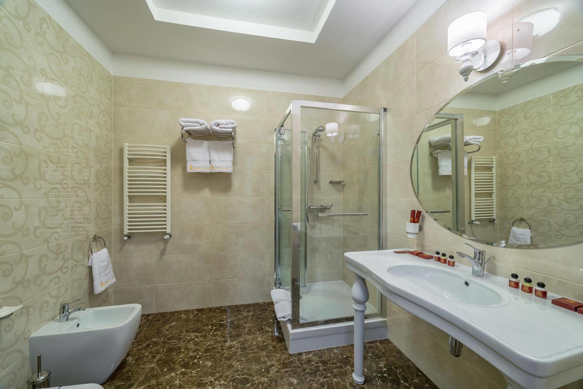 Alarus Luxe Hotel Odesa Exterior photo